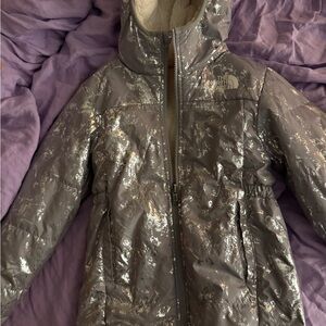 The North Face Girls Silver & Faux Fur Reversible Jacket Sz 6/7